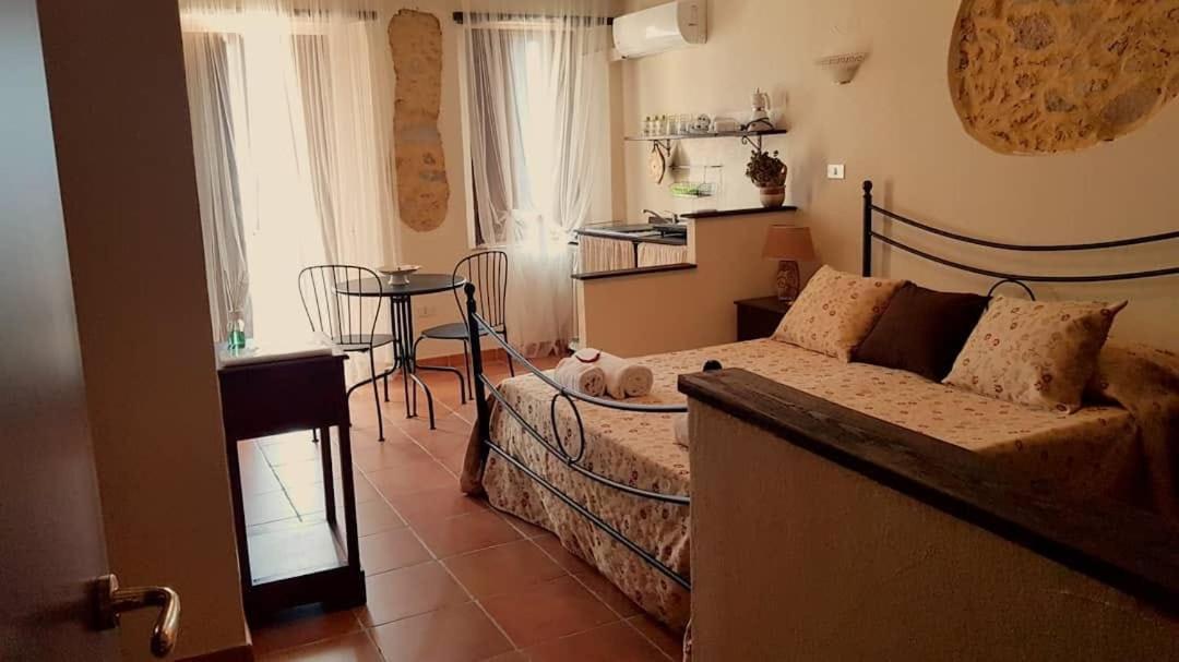 Perla Del Borgo Appartamenti ซานตาการเตรินา เดลโล โยนิโอ ภายนอก รูปภาพ