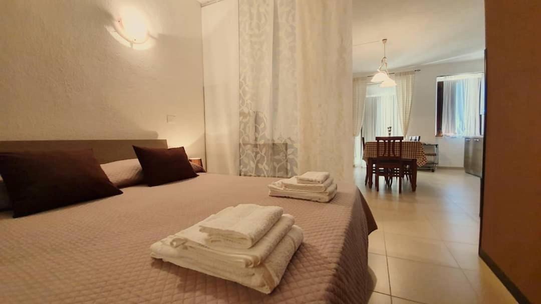 Perla Del Borgo Appartamenti ซานตาการเตรินา เดลโล โยนิโอ ภายนอก รูปภาพ