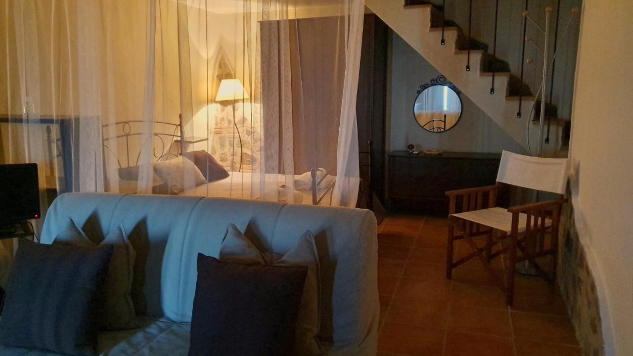 Perla Del Borgo Appartamenti ซานตาการเตรินา เดลโล โยนิโอ ภายนอก รูปภาพ