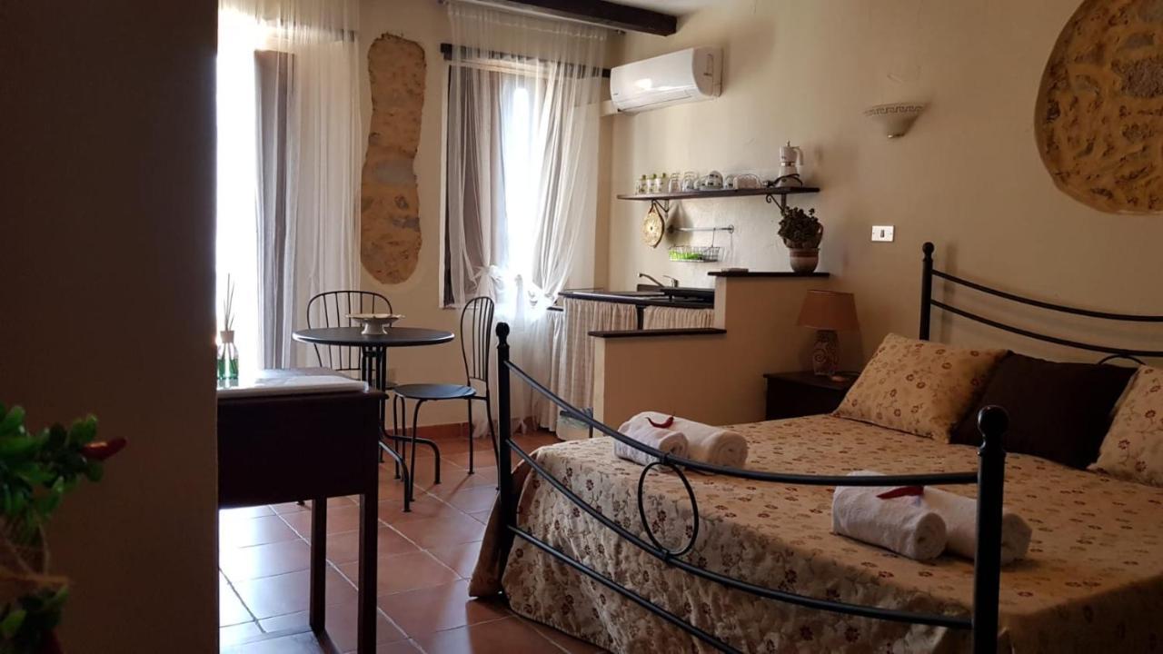 Perla Del Borgo Appartamenti ซานตาการเตรินา เดลโล โยนิโอ ภายนอก รูปภาพ