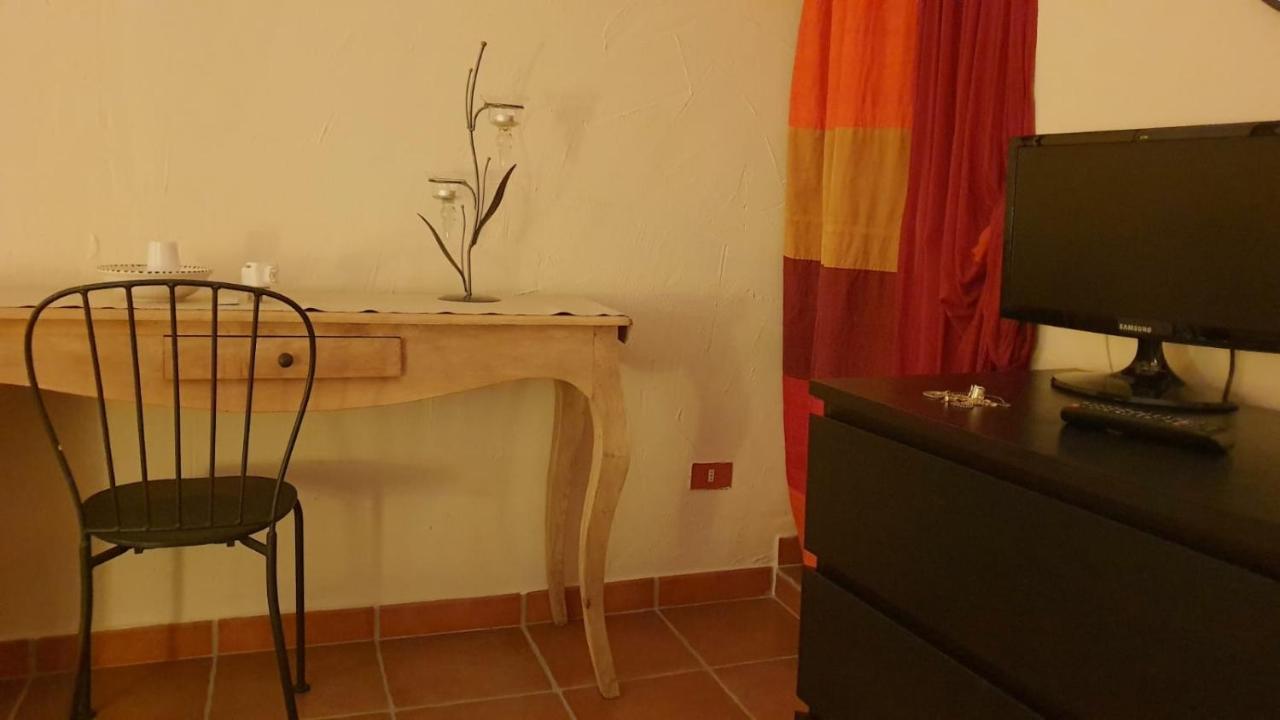 Perla Del Borgo Appartamenti ซานตาการเตรินา เดลโล โยนิโอ ภายนอก รูปภาพ