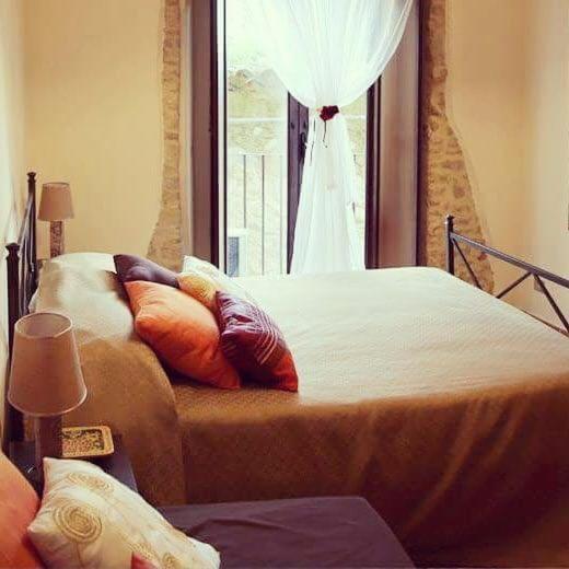 Perla Del Borgo Appartamenti ซานตาการเตรินา เดลโล โยนิโอ ภายนอก รูปภาพ