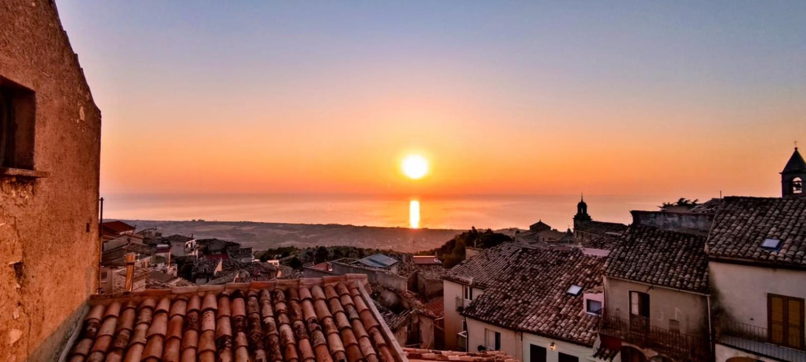 Perla Del Borgo Appartamenti ซานตาการเตรินา เดลโล โยนิโอ ภายนอก รูปภาพ