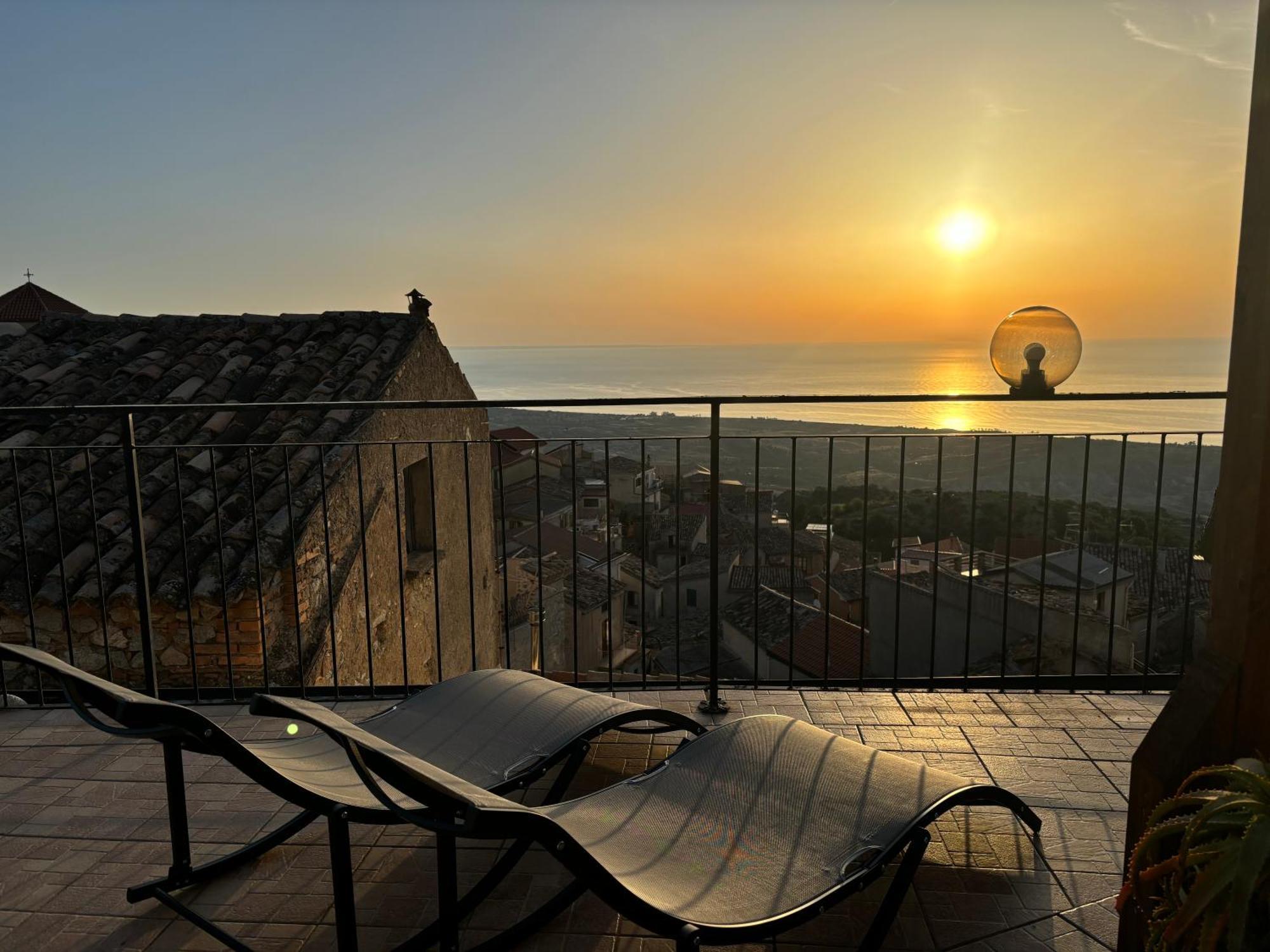 Perla Del Borgo Appartamenti ซานตาการเตรินา เดลโล โยนิโอ ภายนอก รูปภาพ
