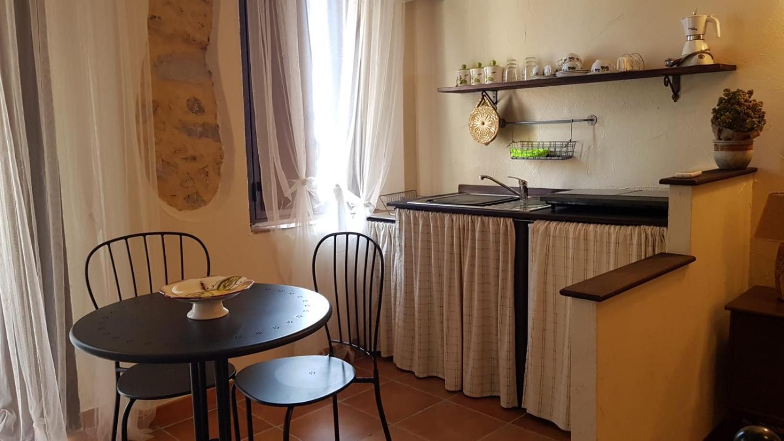 Perla Del Borgo Appartamenti ซานตาการเตรินา เดลโล โยนิโอ ภายนอก รูปภาพ