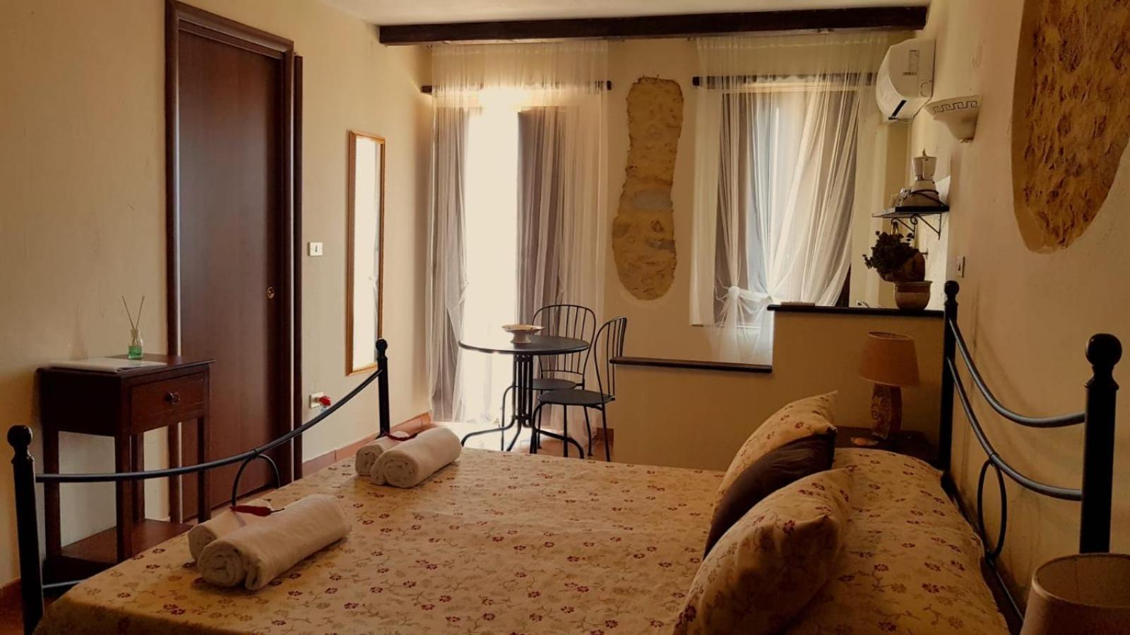 Perla Del Borgo Appartamenti ซานตาการเตรินา เดลโล โยนิโอ ภายนอก รูปภาพ