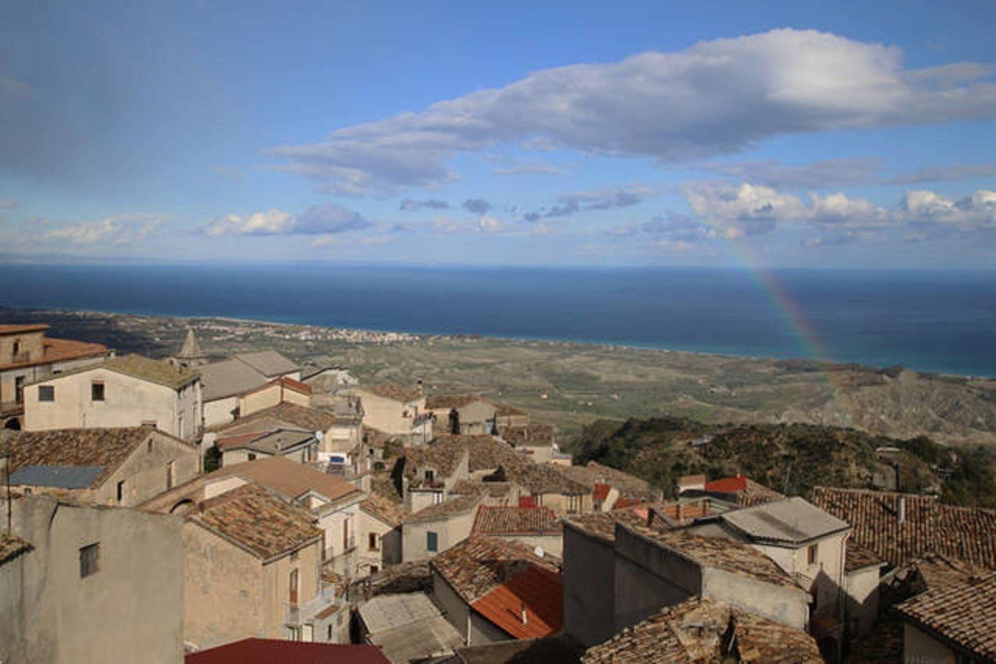 Perla Del Borgo Appartamenti ซานตาการเตรินา เดลโล โยนิโอ ภายนอก รูปภาพ