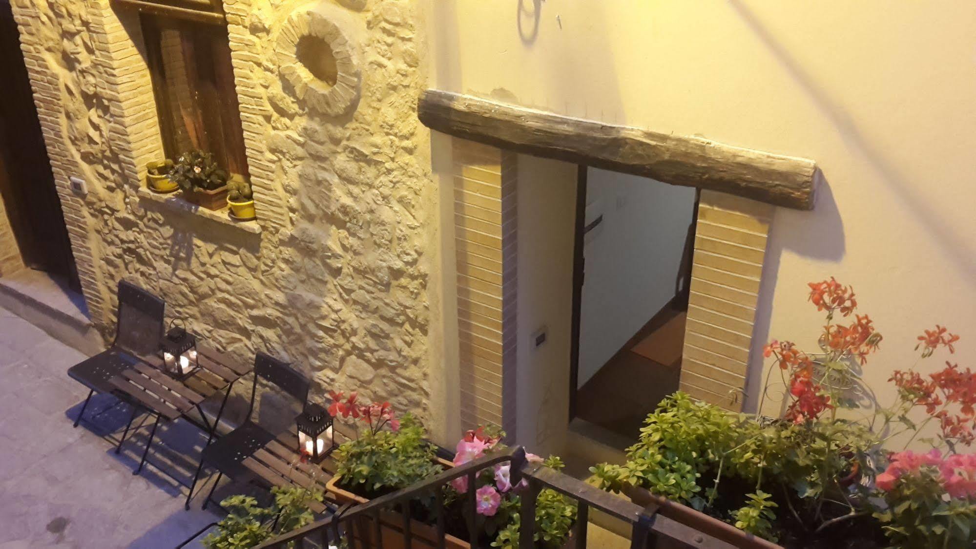 Perla Del Borgo Appartamenti ซานตาการเตรินา เดลโล โยนิโอ ภายนอก รูปภาพ