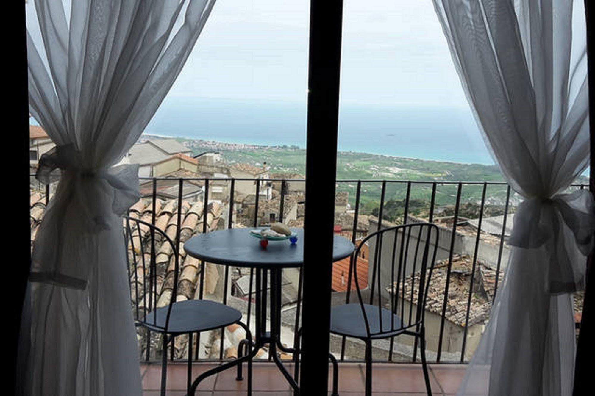 Perla Del Borgo Appartamenti ซานตาการเตรินา เดลโล โยนิโอ ภายนอก รูปภาพ