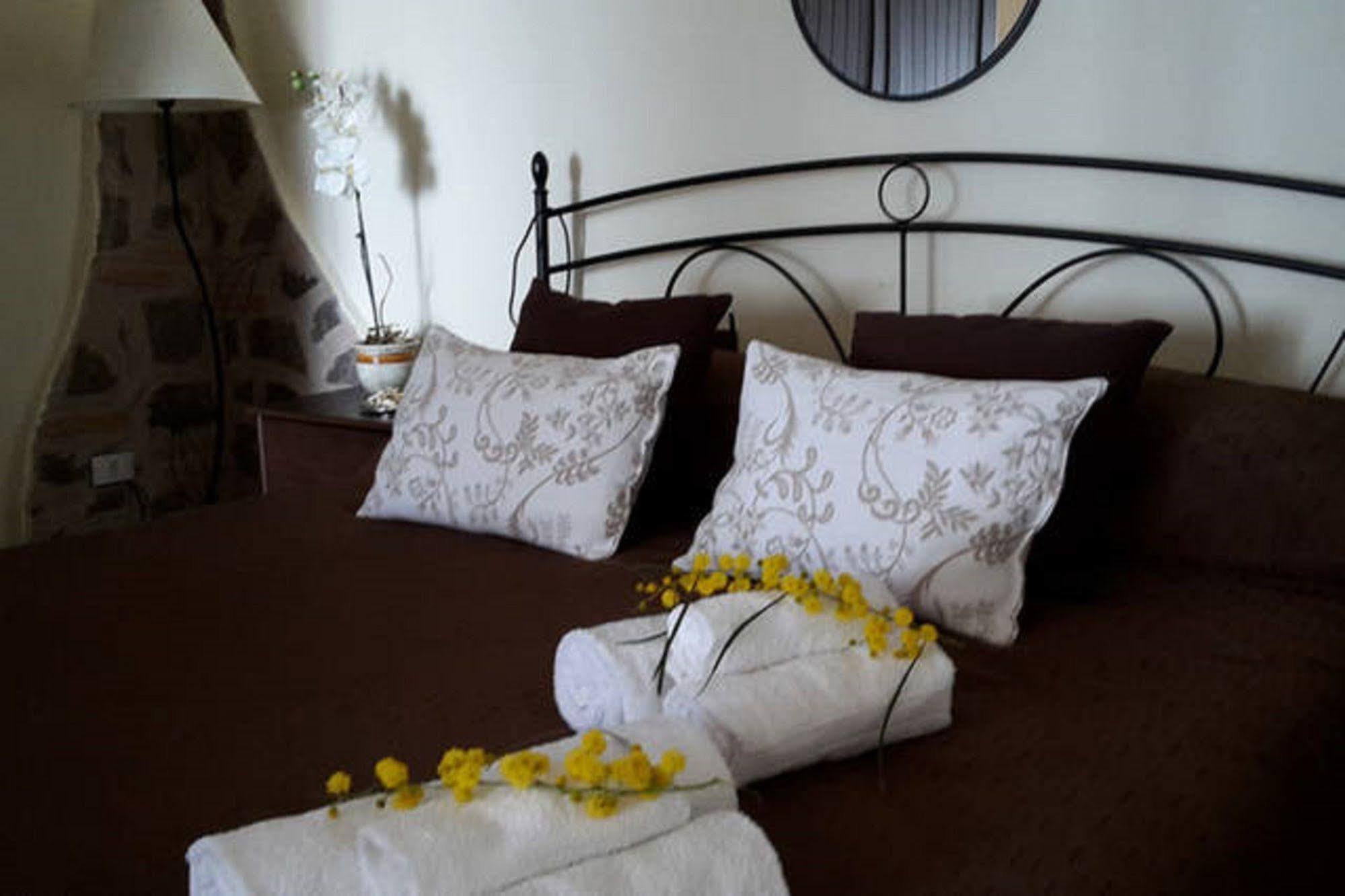 Perla Del Borgo Appartamenti ซานตาการเตรินา เดลโล โยนิโอ ภายนอก รูปภาพ