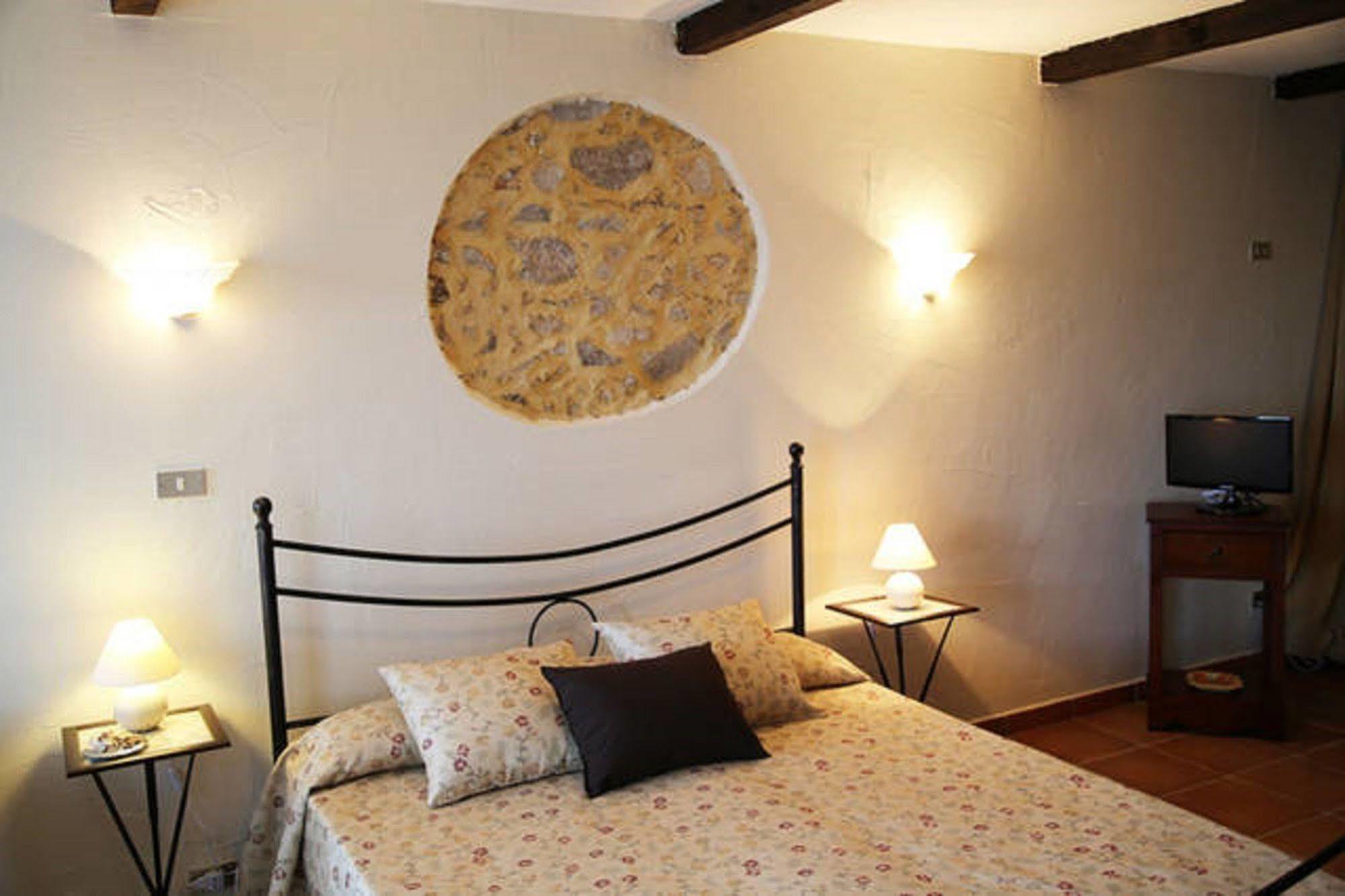 Perla Del Borgo Appartamenti ซานตาการเตรินา เดลโล โยนิโอ ภายนอก รูปภาพ